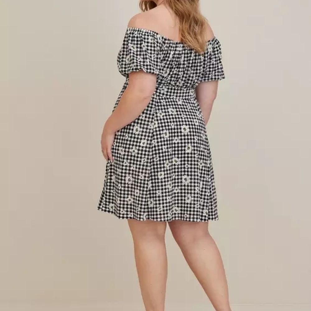 NWT Torrid Daisy Print Skater Mini Dress | Off Shoulder Size2 image 4